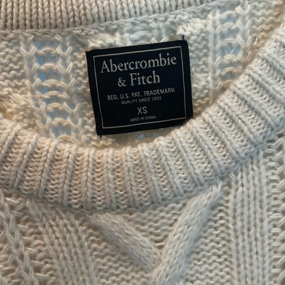 Abercrombie & Fitch Cream Oversized Cable Knit Sweater- Size Extra Small XS / S - Picture 8 of 9
